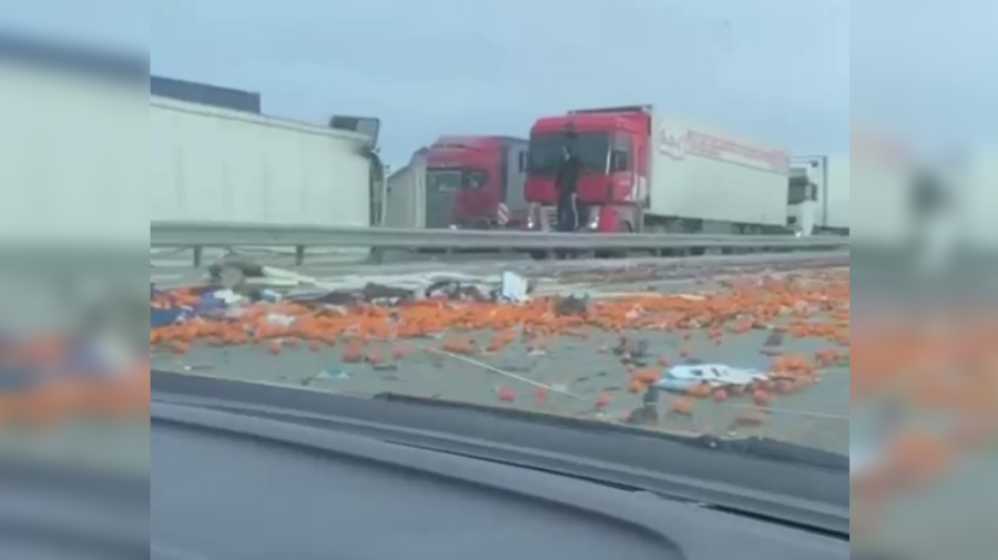 Mandarine împrăștiate pe drum! Nu, nu e vreo ofertă. Un camion s-a răsturnat în Celeabinsk