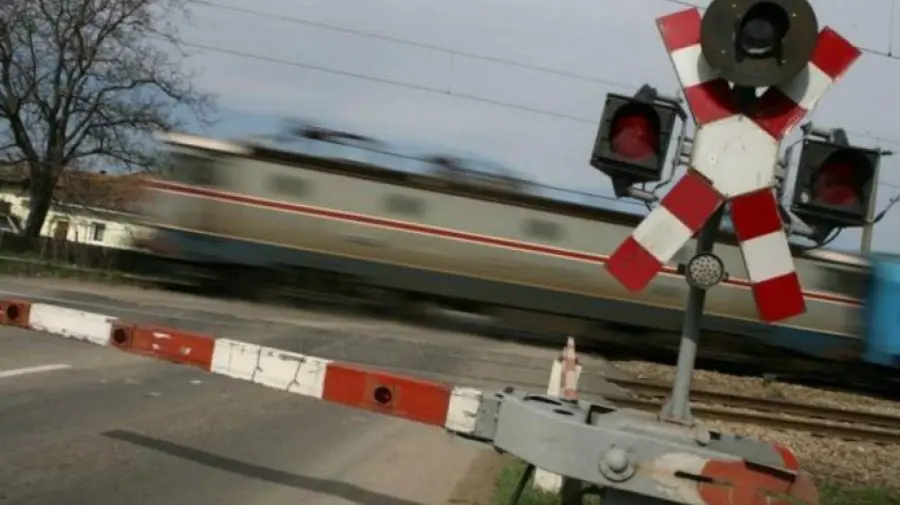 FOTO Un bărbat a fost lovit de tren în apropierea orașului Sîngera. Cum se simte acum?