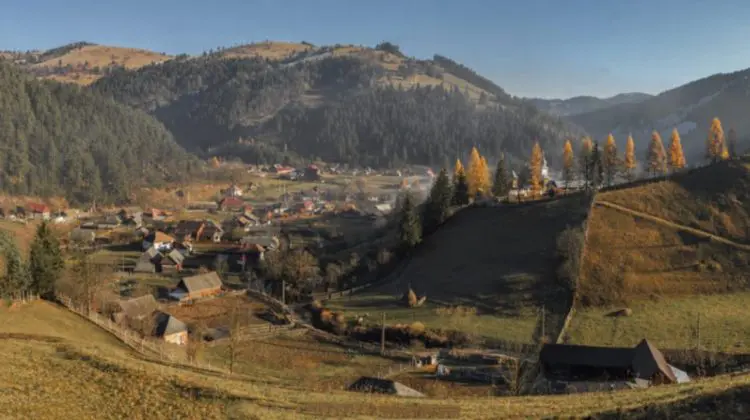 „Ne cam încurcă”: Satul din România în care toți locuitorii au același nume. Se deosebesc prin porecle