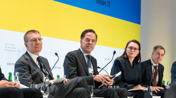 Secretarul general al NATO, la Davos: Trebuie să schimbăm traiectoria războiului