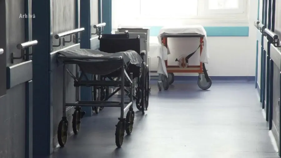 Eroare șocantă la un spital din România: Au fost anunțați că ruda lor a murit, dar apoi au aflat că trăiește