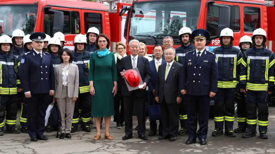 FOTO Pompierii moldoveni, mai bine echipați. IGSU a primit 19 autospeciale moderne din partea Japoniei