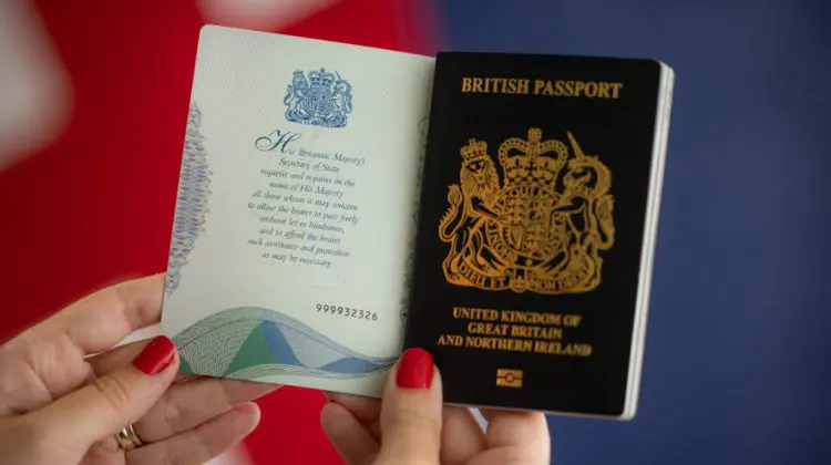 Tot mai mulți americani solicită cetățenia britanică. Record absolut în primele trei luni din mandatul lui Trump