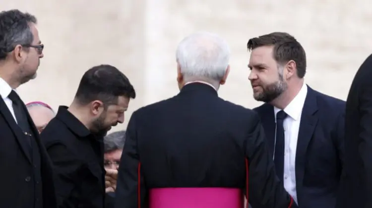 Vladimir Zelenski s-a întâlnit la Roma cu JD Vance. Este prima întrevedere după cearta din Biroul Oval