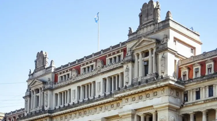 Cutii cu materiale naziste, găsite în subsolul Curţii Supreme din Argentina. Decizia luată de autorităţi