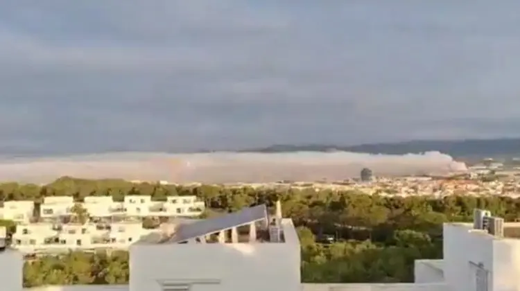VIDEO Peste 160.000 de persoane din Catalonia au rămas blocate în case din cauza unui nor toxic de clor