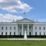 Un judecător federal suspendă temporar interdicția impusă de Trump unor jurnaliști