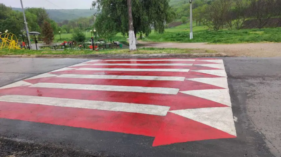 Peste 1000 de treceri de pietoni au fost reînnoite pe drumurile naționale