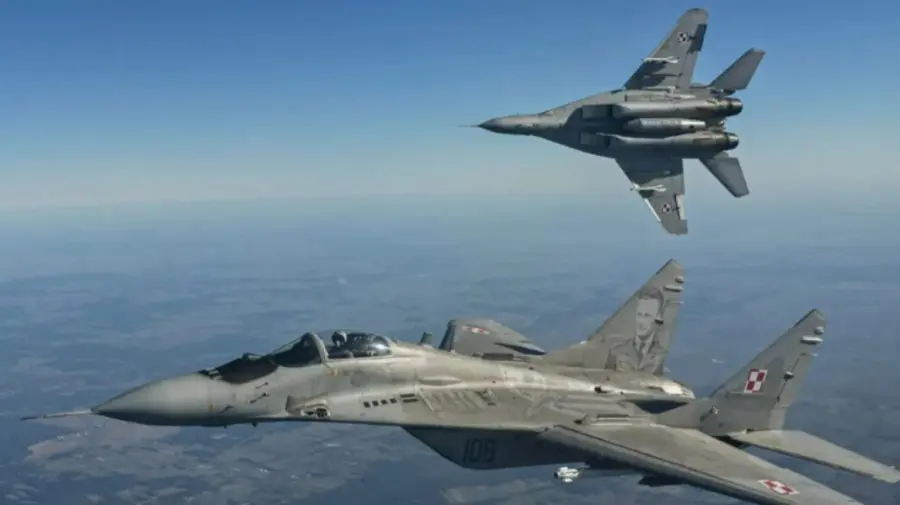 Alertă la granița NATO. Polonia ridică avioane de luptă după un val de drone și rachete rusești