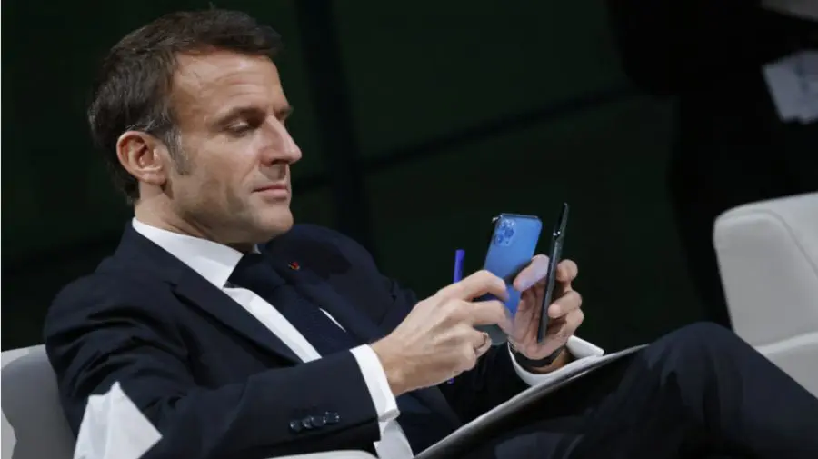 „Nu putem aștepta”. Macron vrea să interzică rețelele sociale pentru copiii sub 15 ani din Franța dacă UE nu ia măsuri