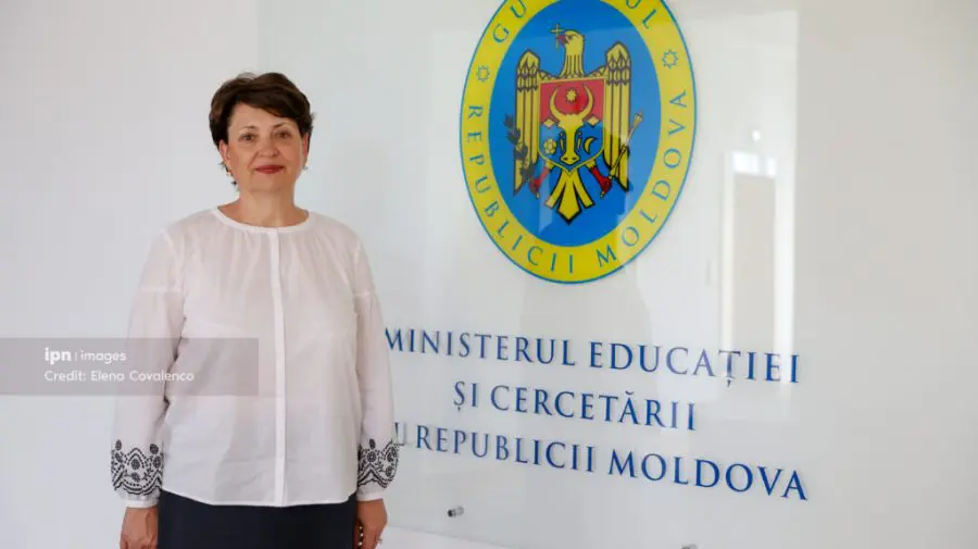 Procesul de revizuire al curriculei școlare va dura până în anul 2027, anunță Ministerul Educației