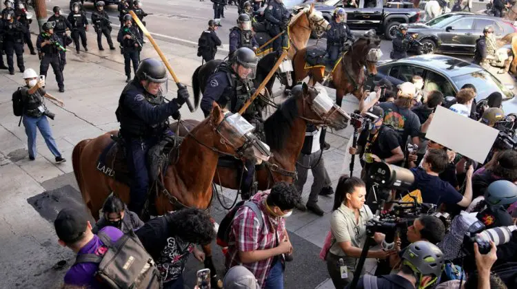Protestele se extind în SUA, în ciuda avertismentelor lui Donald Trump