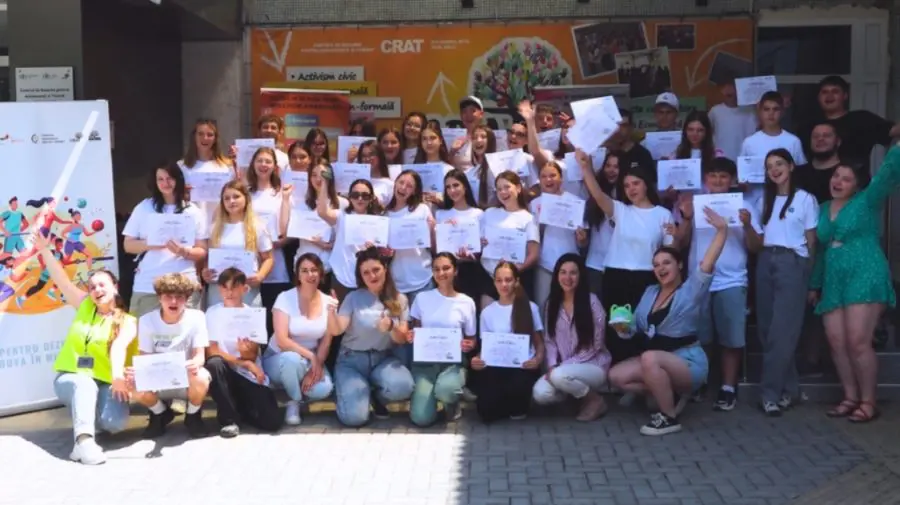 Tinerii din Bălți, pregătiți să pășească în lumea muncii. Au absolvit școala de vară de la CRAT