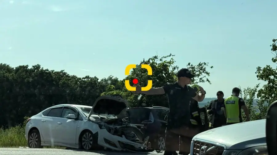 FOTO Patru mașini, implicate într-un accident în lanț, la Orhei. Mai multe persoane au ajuns la spital