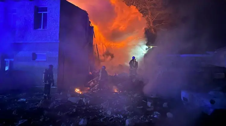 Atac devastator cu drone în Odesa: blocuri lovite, civili răniți și incendii extinse