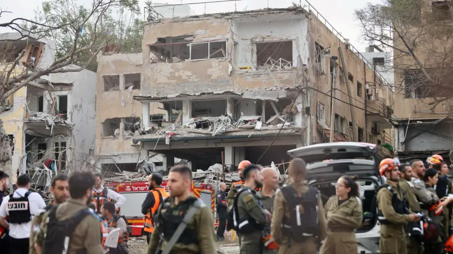 Atacuri israeliene în Gaza. Dronele au lovit o şcoală şi tabere de corturi
