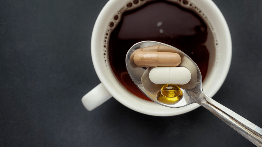 Medicamentele pe care nu ar trebui să le asociezi niciodată cu cafeaua. Ce reacții adverse pot să apară?