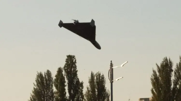 Rusia a lansat cel mai mare atac cu drone asupra Ucrainei, vizând un aerodrom militar, susține Kievul