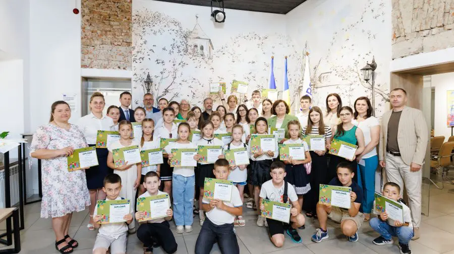 Peste 400 de elevi, premiați pentru promovarea eficienței energetice