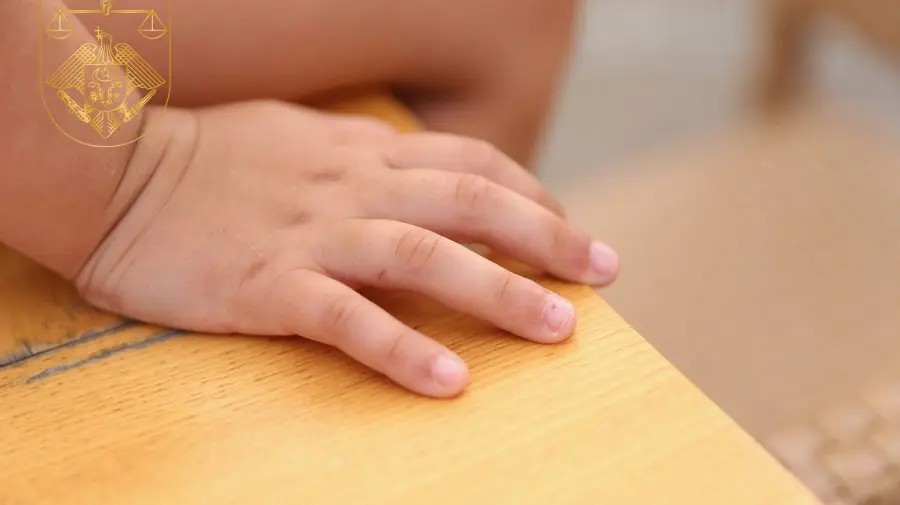 Un bărbat din centrul țării a fost condamnat la închisoare pentru violul unui copil de 4 ani