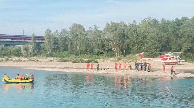 Durere fără margini în Italia. Un moldovean s-a înecat, după ce a sărit în apă pentru a-și salva fiul