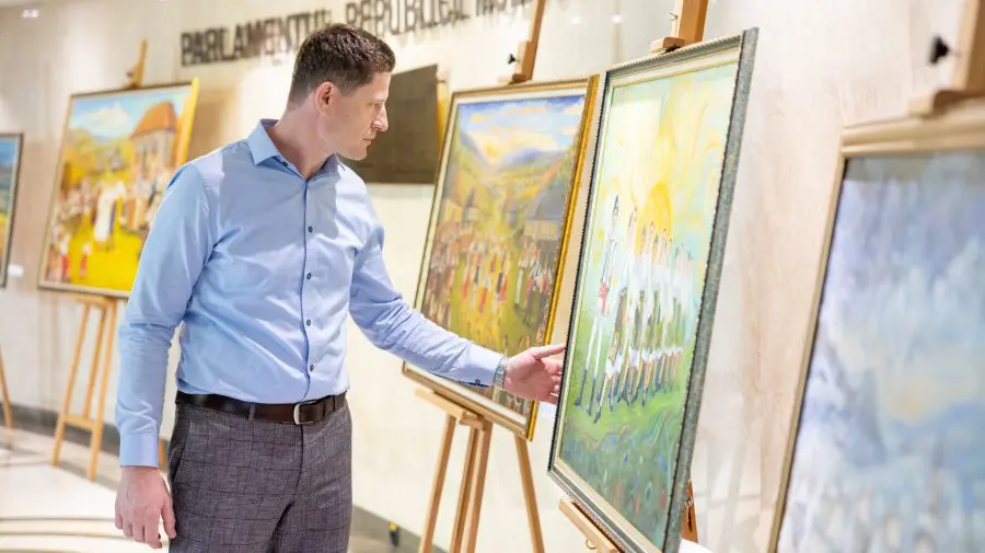 Parlamentul găzduiește expoziția de pictură semnată de Damian Furdui, dedicată tradițiilor strămoșești