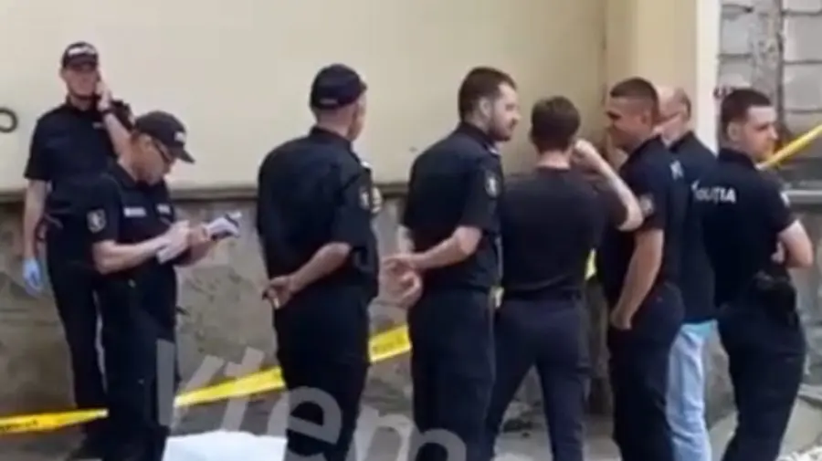 Tragedie la Botanica. O persoană a murit după ce ar fi căzut în gol