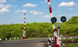 Un nou incident la calea ferată: O locomotivă a lovit o mașină pe sectorul Bălți-Slobozia-Florești