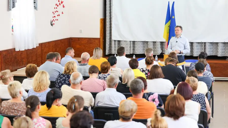 Premierul Recean, la Nisporeni: „Aderarea la UE va aduce beneficii tuturor localităților. Trebuie să rămânem uniți”