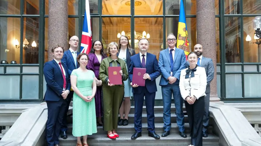 Din 1 august 2025, moldovenii din Regatul Unit vor putea preschimba permisele de conducere