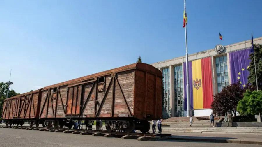 În Piața Marii Adunări Naționale va fi inaugurată expoziția dedicată victimelor deportărilor staliniste