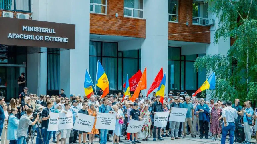„S-a transformat într-o filială a PAS!” PRSM, cu protest în fața Ministerului Afacerilor Externe
