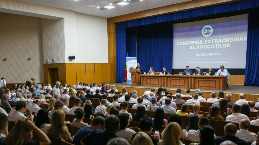 În direct la Rlive.md: Rezoluție împotriva schimbărilor la Legea avocaturii, dezbătută de avocați în congres