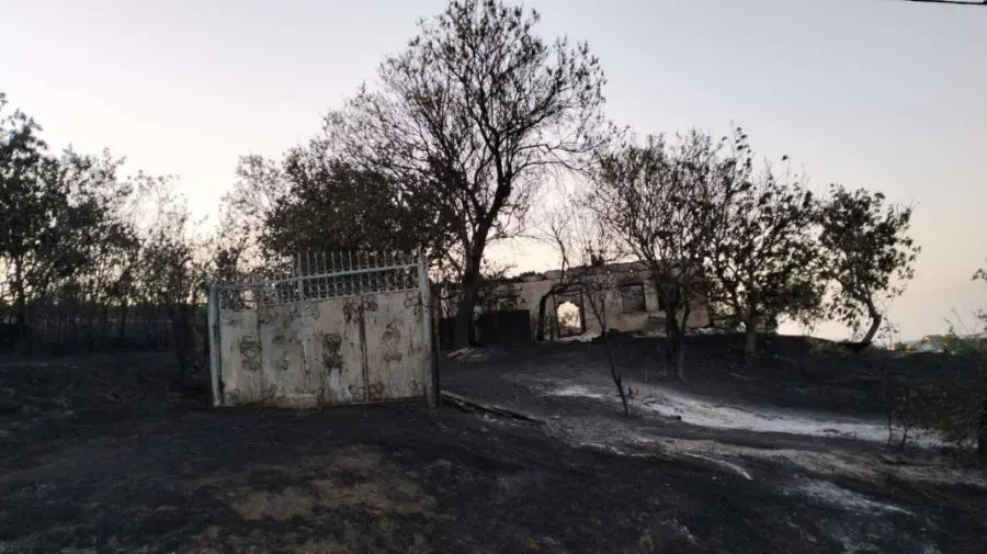 Incendiu puternic în Căușeni, stins după 11 ore de luptă cu flăcările