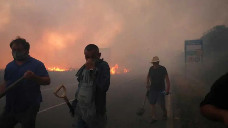 Bulgaria, în flăcări: Peste 230 de incendii, inclusiv lângă un depozit de armament