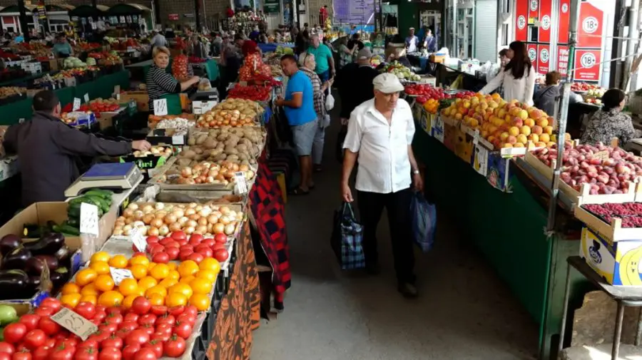 Prețurile la fructe și legume în Piața Centrală din capitală, la început de iulie
