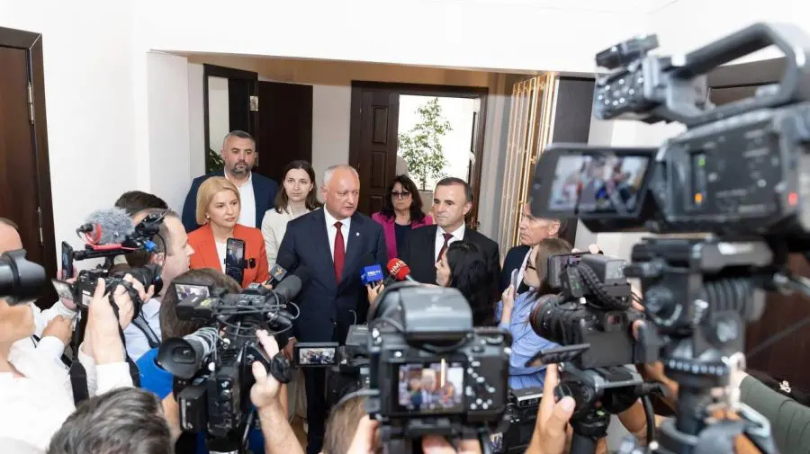 Dodon, Vlah și Tarlev, fără Voronin, au depus la CEC actele pentru înregistrarea blocului