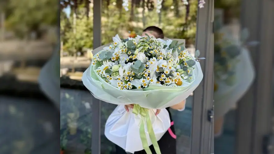 Buchete de flori sub 500 lei care arată ca 1.000 – idei cu impact la preț accesibil