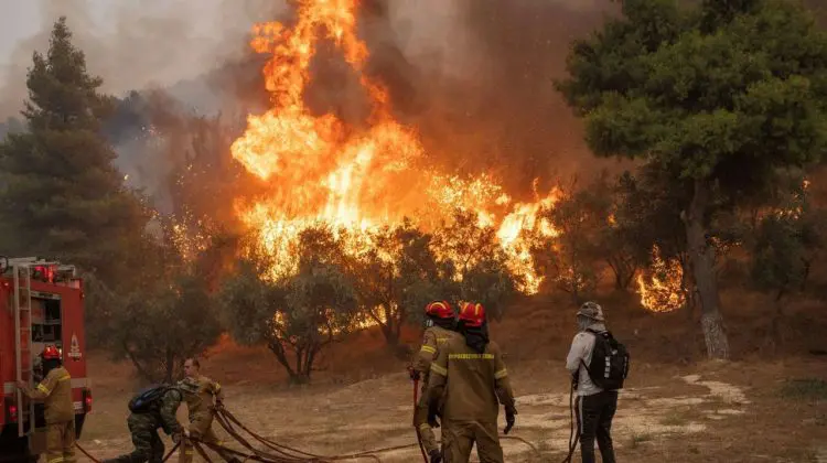 Peste 18.000 de persoane sunt izolate din cauza unui incendiu de vegetaţie care face ravagii în Catalonia