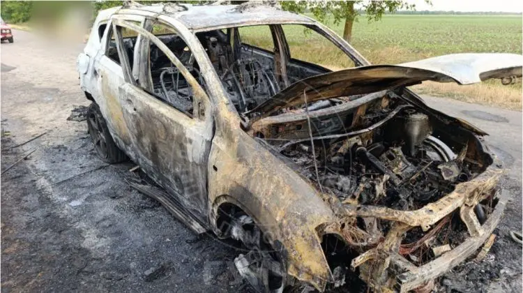 FOTO Incendiu puternic în regiunea transnistreană. O mașină, distrusă complet