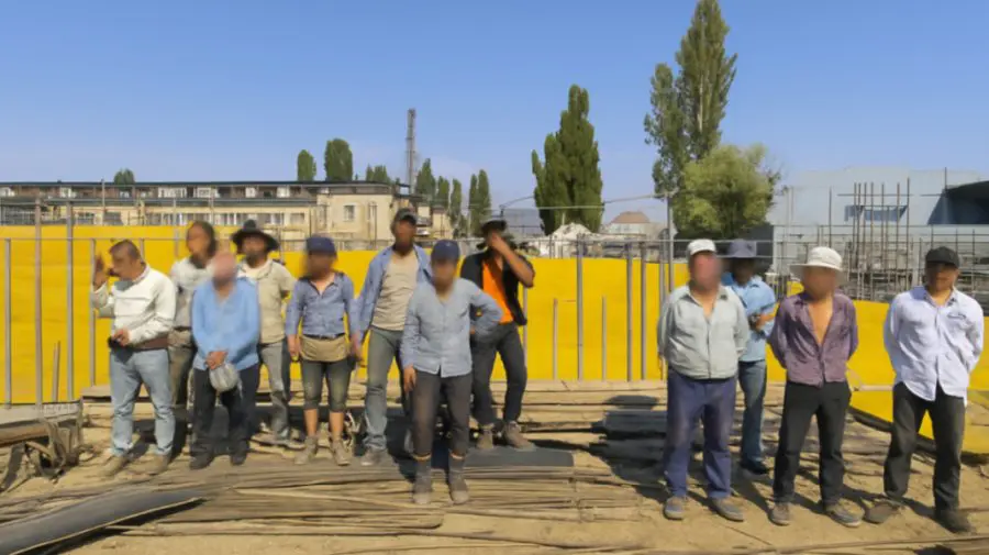 FOTO 11 cetățeni străini, prinși muncind ilegal în Chișinău. Au fost amendați și obligați să părăsească țara