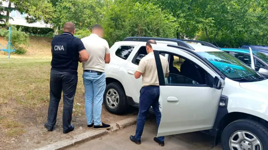 A promis ajutor pentru permise de conducere fără examen: Tânăr, reținut de CNA