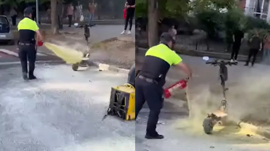 O trotinetă a luat foc, pe o stradă din Chișinău. VIDEO cu intervenția polițiștilor