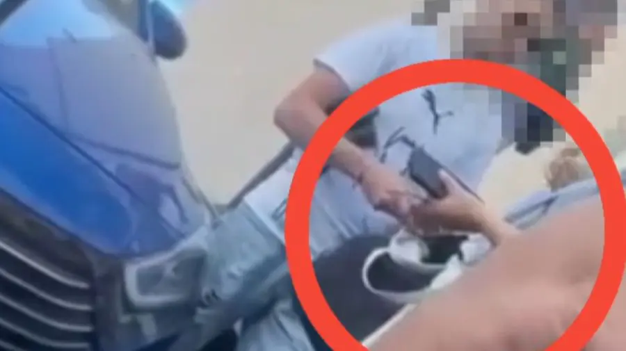 VIDEO Protest plătit la Judecătoria Buiucani: Trei persoane, identificate de polițiști