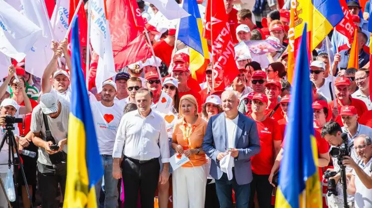 Opoziția a organizat un marș și un miting în centrul Chișinăului. Poliția: S-au dat bani pentru participare