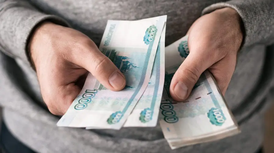 Fiți atenți cui oferiți date din acte! Mii de microcredite în Rusia, împrumutate pe numele moldovenilor, în absența lor