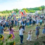 Sărbătoare mare în toată țara: Peste 100 de localități își celebrează hramul de Adormirea Maicii Domnului