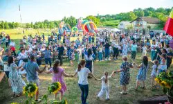 Sărbătoare mare în toată țara: Peste 100 de localități își celebrează hramul de Adormirea Maicii Domnului