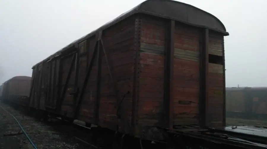 Două opere memoriale dedicate victimelor deportărilor staliniste vor fi inaugurate în satul Mereni