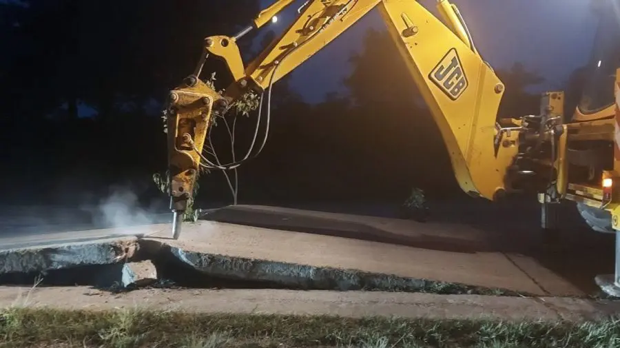 Circulație îngreunată pe drumul național M5 din cauza deformării betonului provocate de caniculă